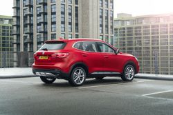 2021-MG-EHS-Plug-in-Hybrid-exterior-3-1