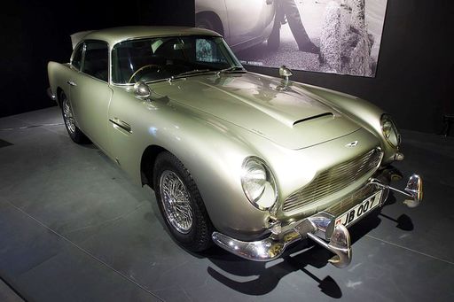 Aston_Martin_DB5_James_Bond