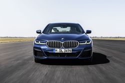 P90389019_highRes_the-new-bmw-530e-xdr