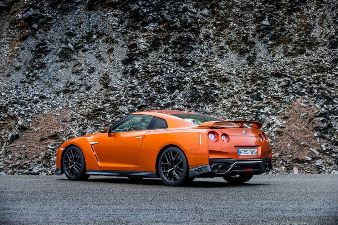 Nissan-GTR-20172