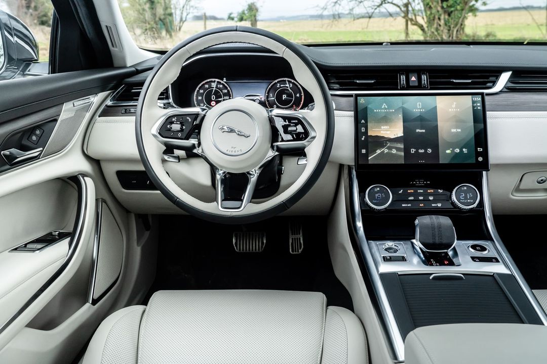 Jag_XF_Sportbrake_21MY_Interior_270121_6397