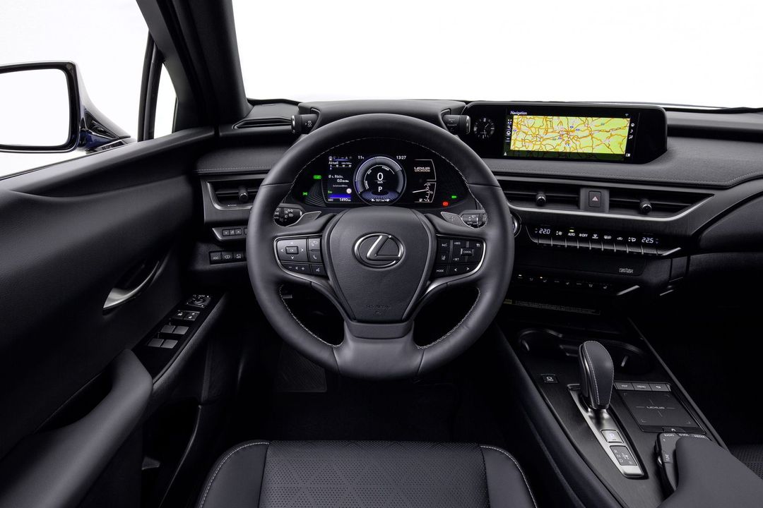 69736-lexus-ux-ev-135