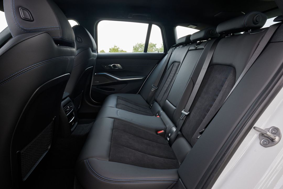 P90479506_highRes_the-new-bmw-3-series