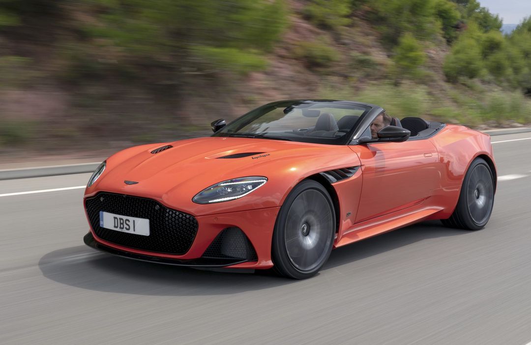 Toyota Urban Cruiser VS Aston Martin DBS Superleggera Cabrio 