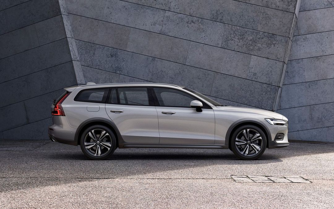 238223_New_Volvo_V60_Cross_Country_exterior
