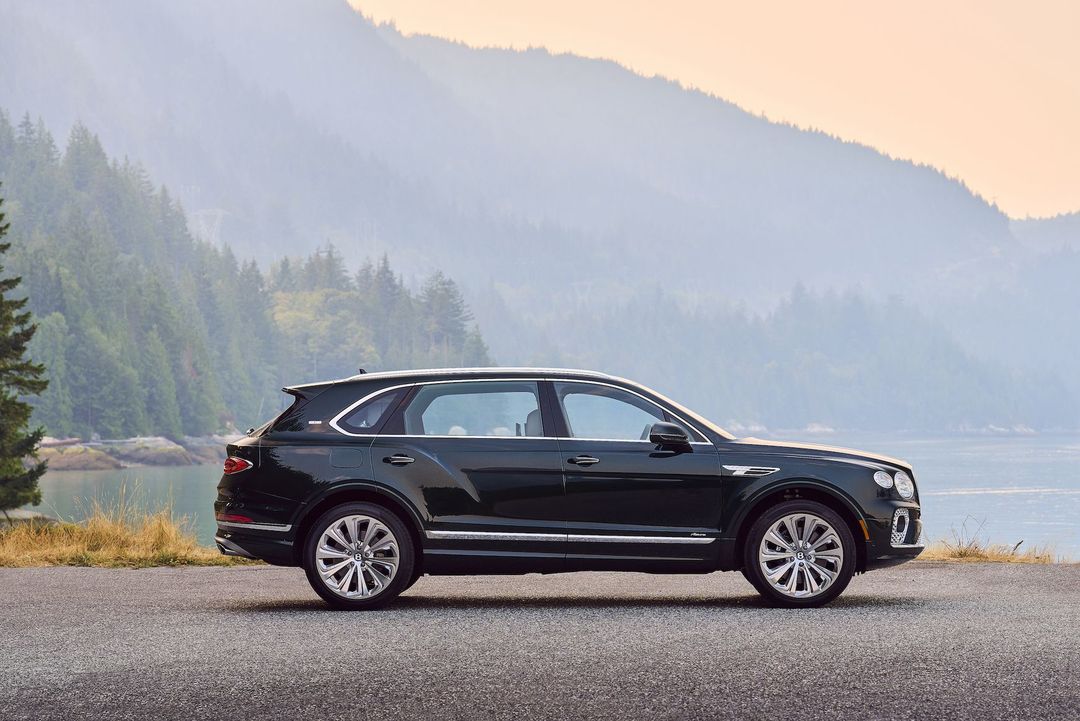 Bentayga EWB - Serene - Cumbrian Green - 7