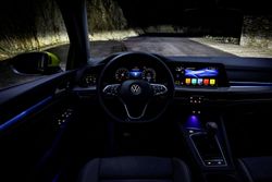 DB2019AU02089_medium