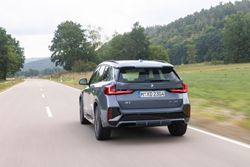 P90479906_highRes_bmw-x1-xdrive-23i-09