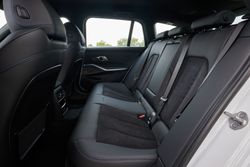 P90479506_highRes_the-new-bmw-3-series