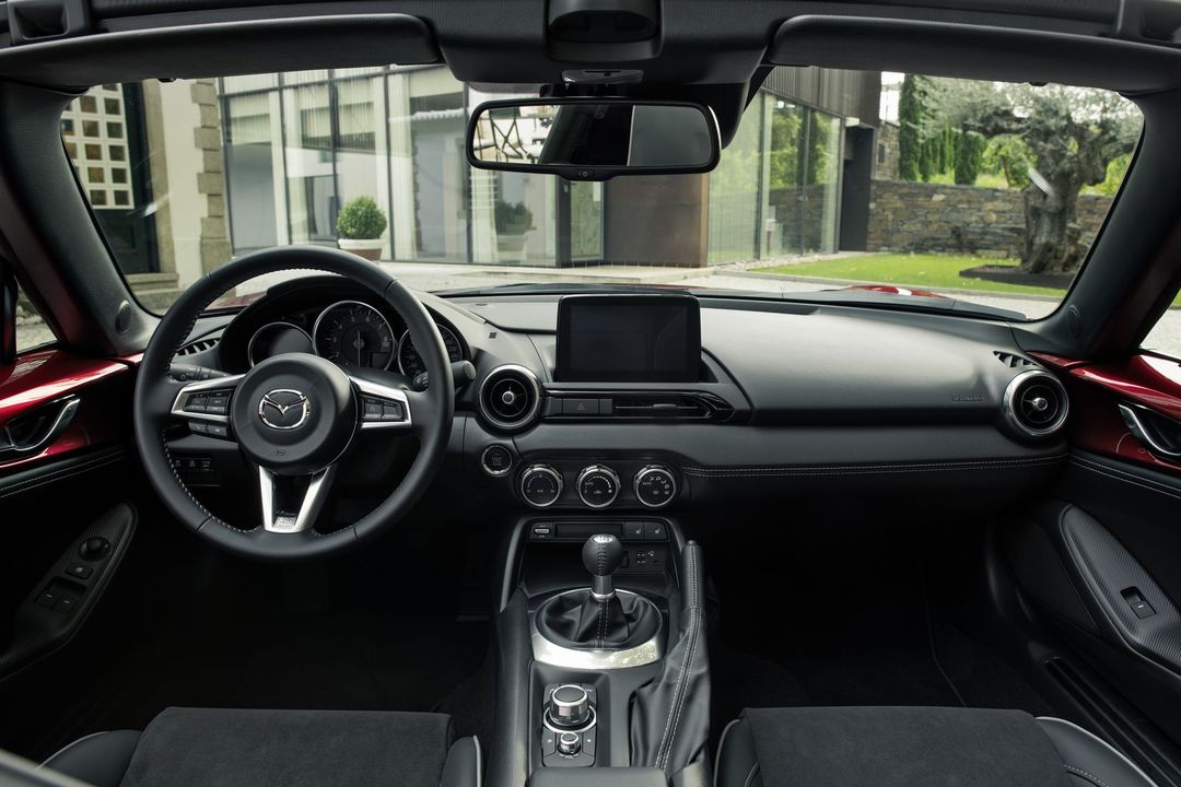 2023_mazda_mx-5_portugal_int_002_highres