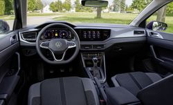 DB2021AU00741_medium