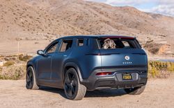 Fisker_Ocean_2022_Big_Sur_Blue_Dog_michael-muller-malibu-leo-carrillo-beach-blue-2716-20211228_nljb3k