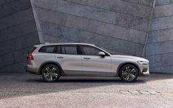 238223_New_Volvo_V60_Cross_Country_exterior