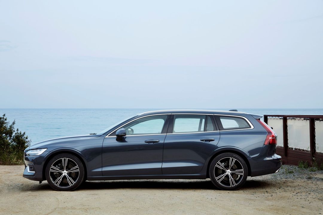 228900_New_Volvo_V60_D4_Inscription_Denim_Blue