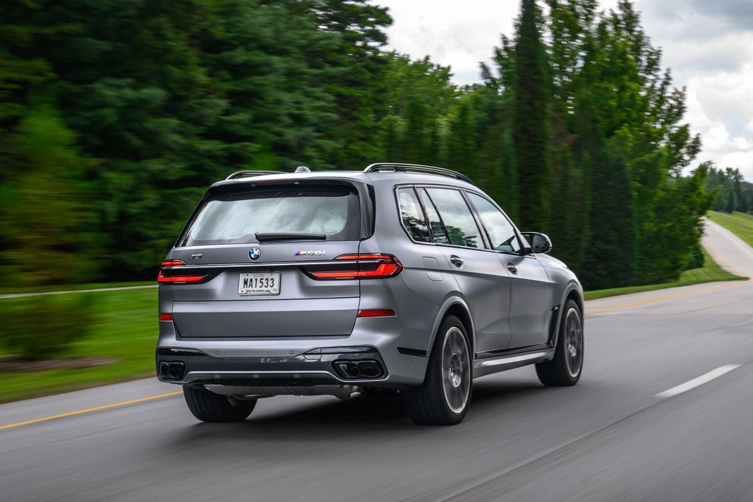 P90486831_highRes_the-new-bmw-x7-on-lo