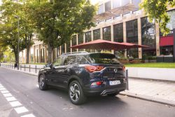 SsangYong_Motors_Deutschland_Korando_seitliche-Heckansicht_1_300dpi