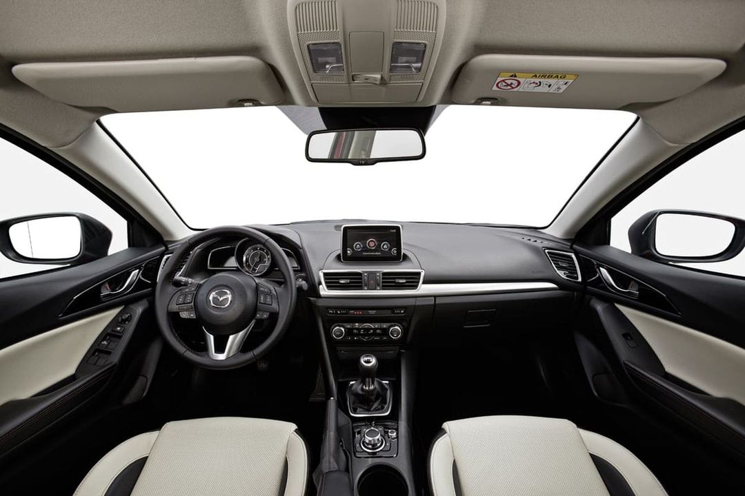 32-Mazda3-1.5-Schraegheck