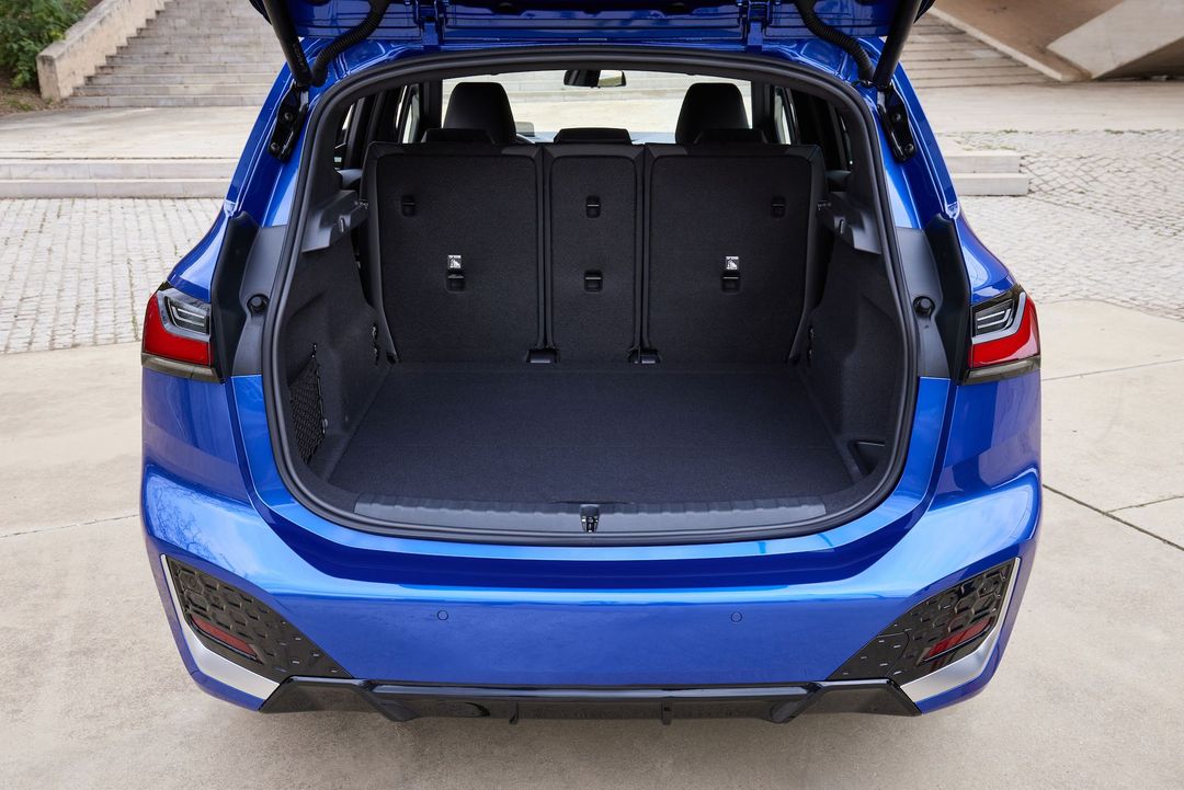 P90451527_highRes_bmw-223i-active-tour