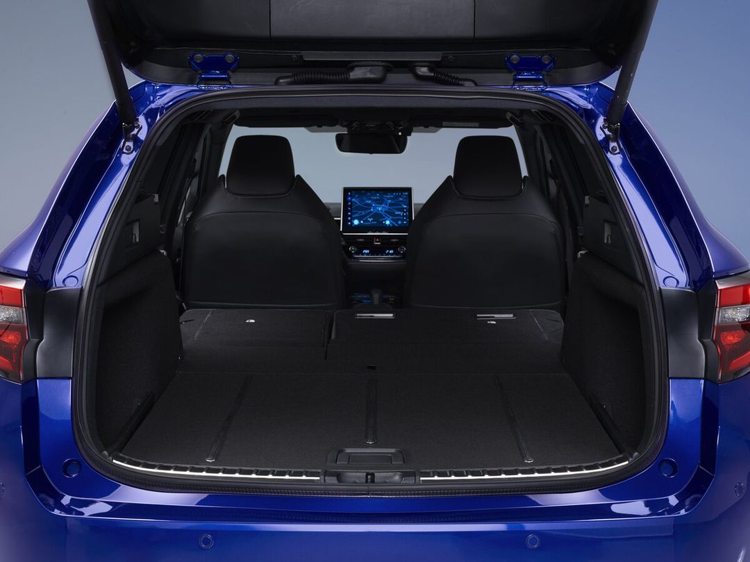 76914-2022-corolla-touring-sports-wp-027-web-lr