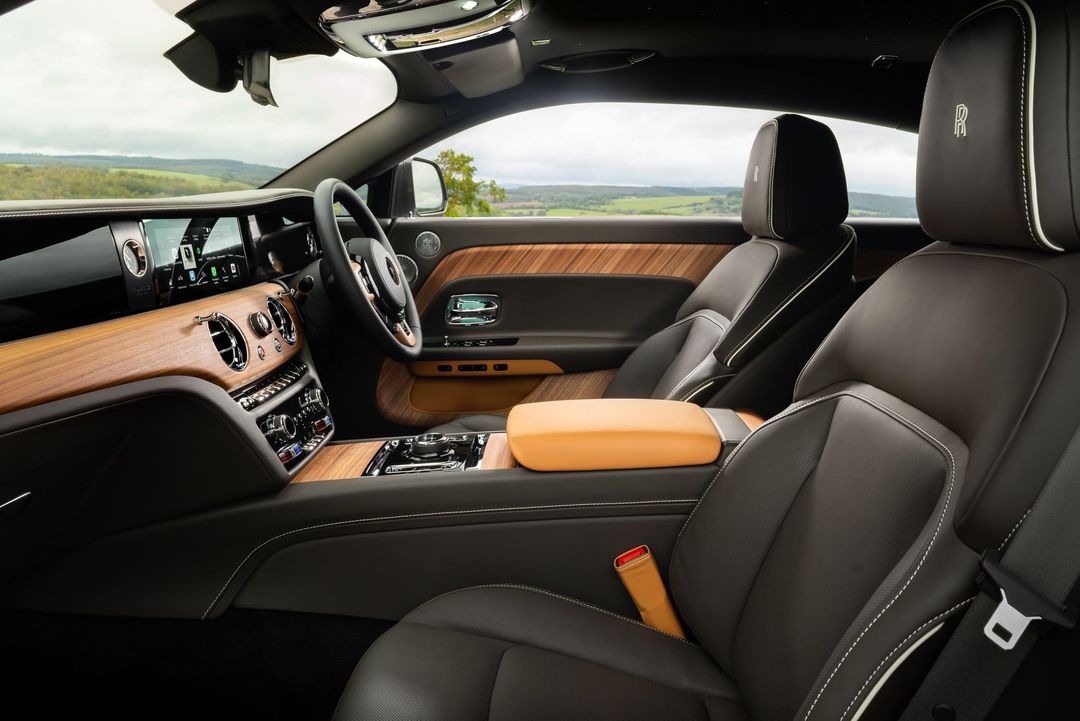 P90530450_highRes_rolls-royce-spectre-