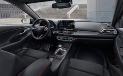 PDPE_HB_N-Line_DG07-02_INT_dashboard-passenger_CMYK_v01_w3b