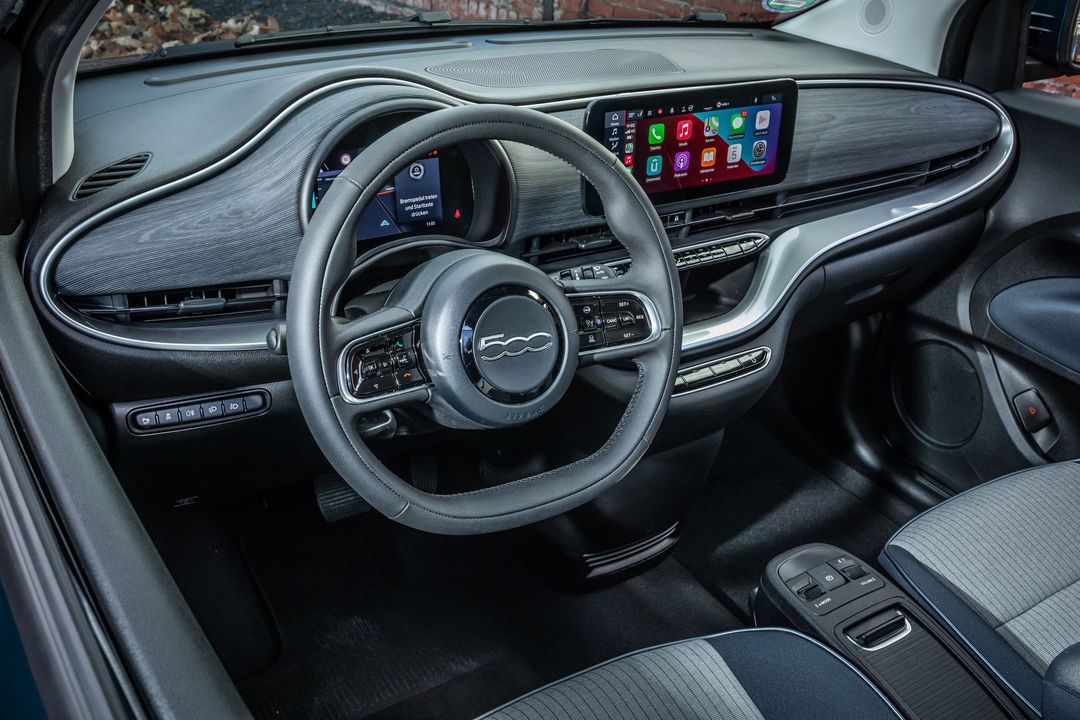 201109_F_Neuer_Fiat_500_Limousine_025