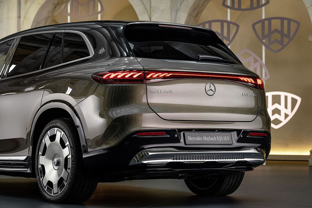 Mercedes-Maybach EQS SUV 1200x801