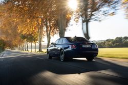 P90534983_highRes_rolls-royce-ghost-fi