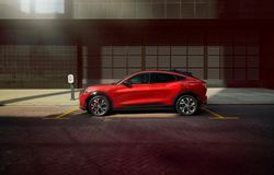 2020_FORD_MACH-E_AWD_05-LOW