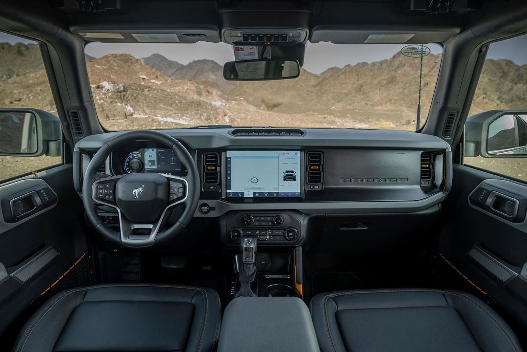 2023_FORD_BRONCO_BADLANDS__INTERIOR_28-LOW