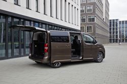 71842-toyota-proace-verso-071