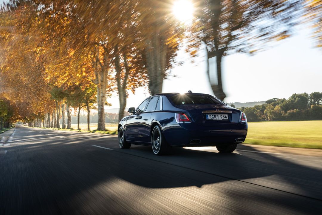 P90534983_highRes_rolls-royce-ghost-fi