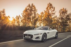 New Jaguar F-TYPE_R-Dynamic P450 RWD_Fuji White_0009