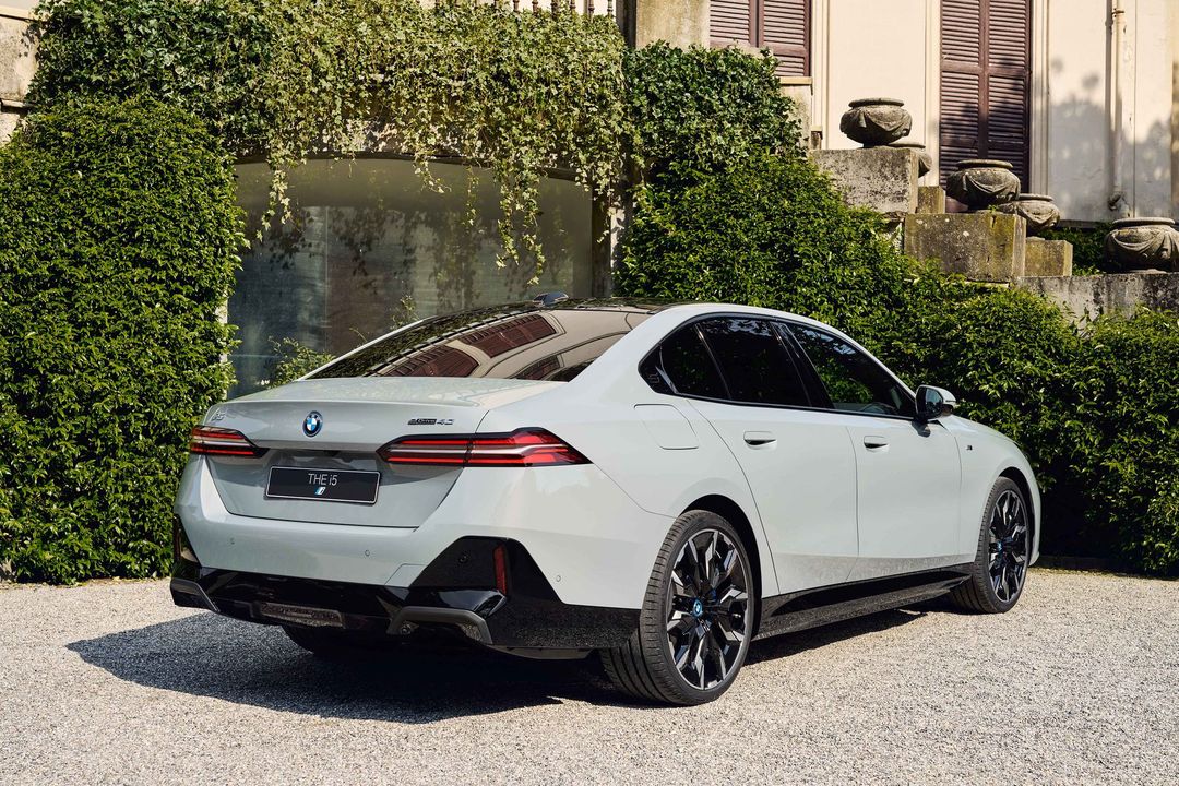 P90506448_highRes_the-new-bmw-i5-edriv